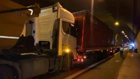 TEM Otoyolu savaş alanına döndü: Yaralılar var