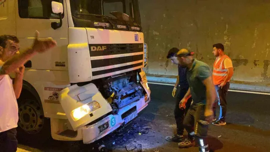 TEM Otoyolu savaş alanına döndü: Yaralılar var