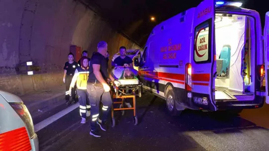TEM Otoyolu'nda 7 araç kazaya karıştı: 5 yaralı