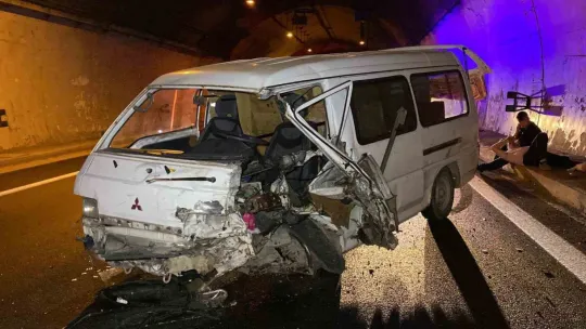 TEM Otoyolu'nda 7 araç kazaya karıştı: 5 yaralı
