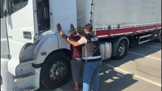 TEM Otoyolu'nda bir tırda 350 paket gümrük kaçağı sigara ele geçirildi