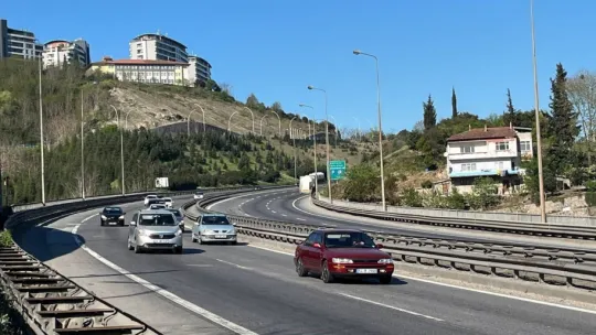 Kocaeli geçişinde bayram trafiği yoğunluğu