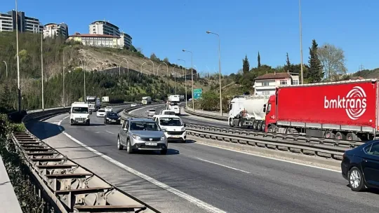 Kocaeli geçişinde bayram trafiği yoğunluğu