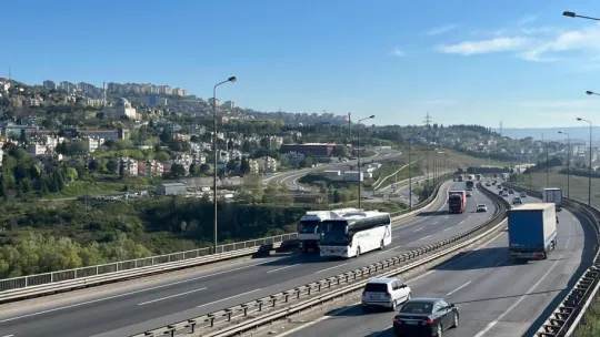 Kocaeli geçişinde bayram trafiği yoğunluğu
