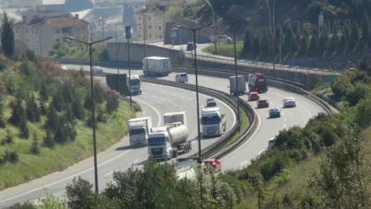 Kocaeli geçişinde bayram trafiği yoğunluğu