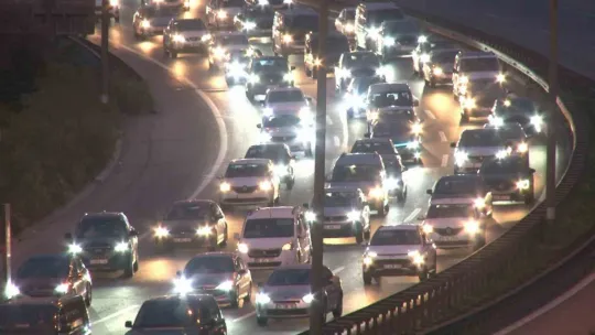 TEM Otoyolu'nun Kocaeli geçişinde bayram trafiği yoğunluğu