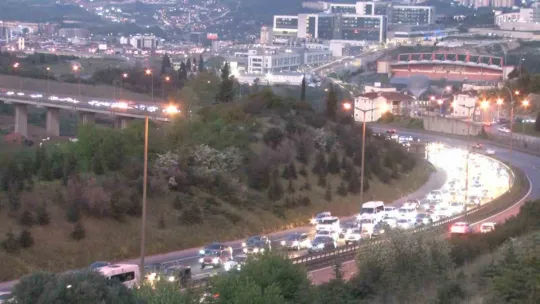 TEM Otoyolu'nun Kocaeli geçişinde bayram trafiği yoğunluğu
