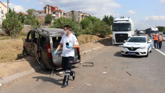 TEM Otoyolu'nda can pazarı: 2'si çocuk 6 yaralı