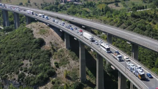 TEM Otoyolu'nda Kurban Bayramı yoğunluğu başladı