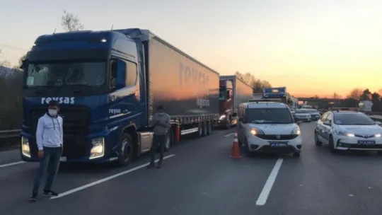 TEM Otoyolu'nda zincirleme kaza: 6 yaralı!