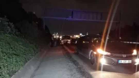 TEM'de 3 araç çarpıştı: 2 yaralı!