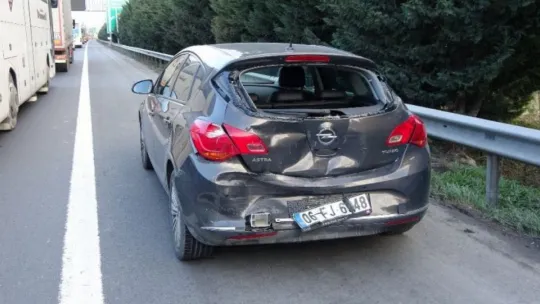 TEM'de 3 araç çarpıştı: 4 yaralı