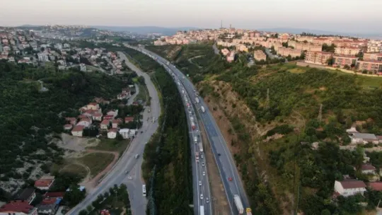 TEM'de 5 araç birbirine girdi: 5 yaralı!