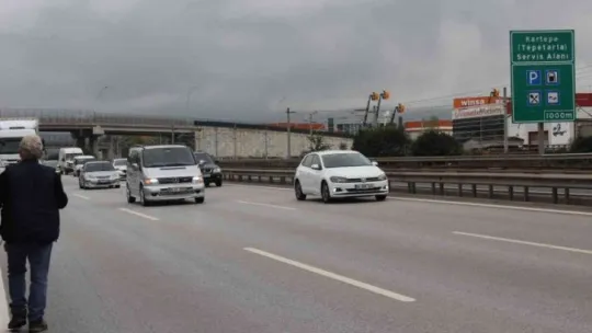 TEM'de çalışan Karayolları işçisine çarpıp kaçtı