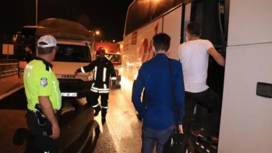 TEM'de kaza! 3 araç birbirine girdi!