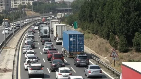 TEM'de kaza yaptı, ters yöne döndü!