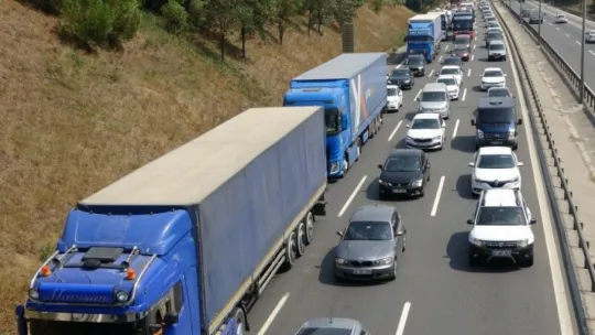 TEM'de kaza yaptı, ters yöne döndü!