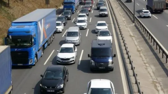 TEM'de kaza yaptı, ters yöne döndü!