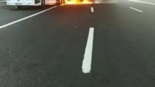 TEM'de yanan yolcu otobüsü kullanılmaz hale geldi!