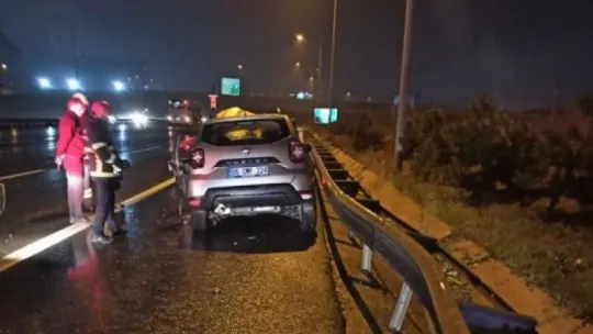 TEM'de yolcu otobüsü ile otomobil çarpıştı: 2 yaralı!