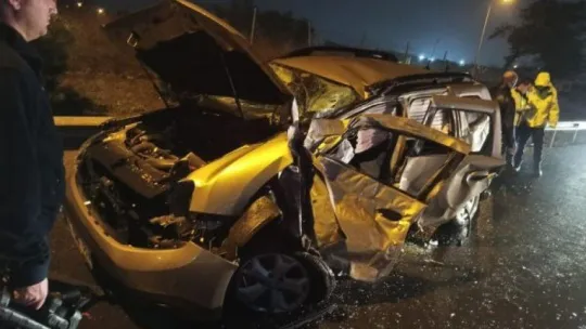 TEM'de yolcu otobüsü ile otomobil çarpıştı: 2 yaralı!