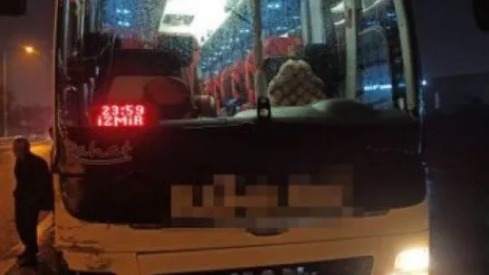TEM'de yolcu otobüsü ile otomobil çarpıştı: 2 yaralı!