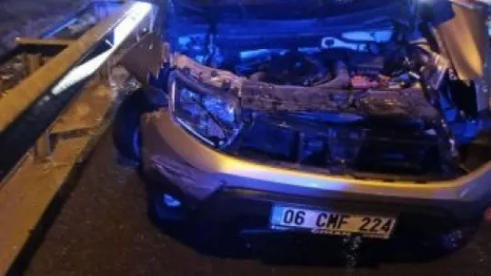 TEM'de yolcu otobüsü ile otomobil çarpıştı: 2 yaralı!