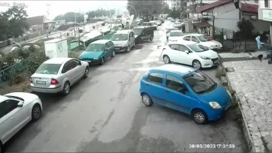 Temizliğe gittiği evde balkondan düşerek hayatını kaybetti
