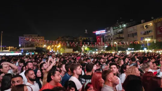 Teoman basın mensuplarını konserinden kovdu