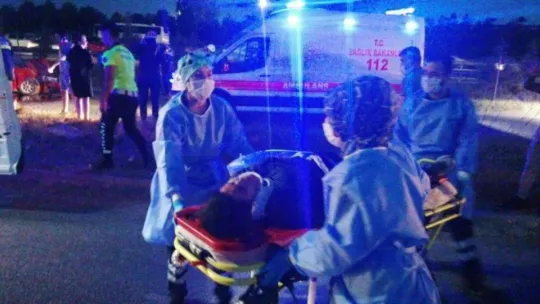 Ters yöne giren 2 araç ortalığı savaş alanına çevirdi: 7 yaralı!