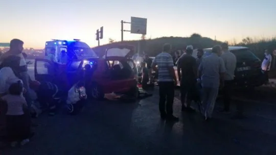 Ters yöne giren 2 araç ortalığı savaş alanına çevirdi: 7 yaralı!