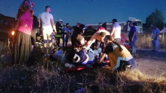 Ters yöne giren 2 araç ortalığı savaş alanına çevirdi: 7 yaralı!