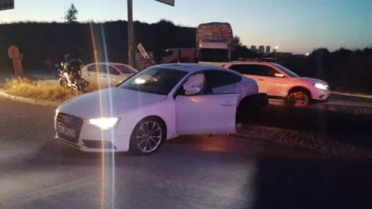 Ters yöne giren 2 araç ortalığı savaş alanına çevirdi: 7 yaralı!