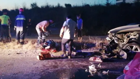 Ters yöne giren 2 araç ortalığı savaş alanına çevirdi: 7 yaralı!