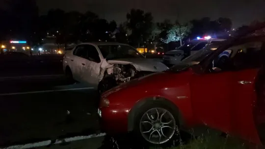 Ters yöne girince otomobille çarpıştı: 3 yaralı