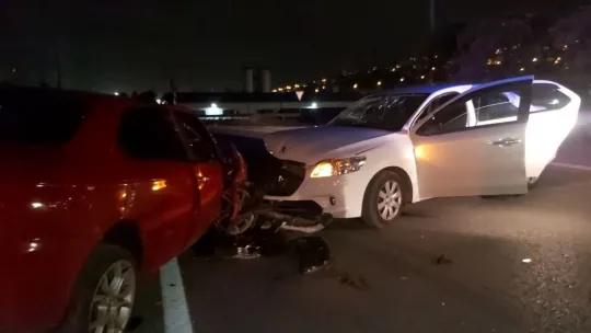 Ters yöne girince otomobille çarpıştı: 3 yaralı