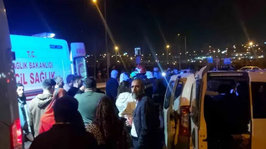 Ters yöne girip karşıdan gelen araçla çarpıştı