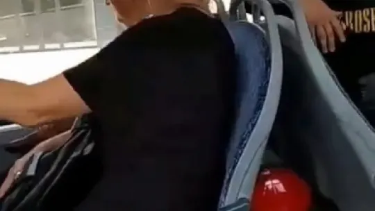 Tesettürlü kadına otobüste çirkin saldırı: Peçeni al git