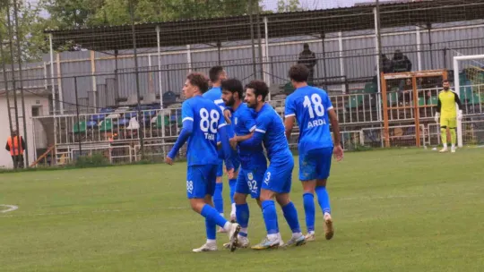 Belediye Derincespor ligde kaldı: 2-1