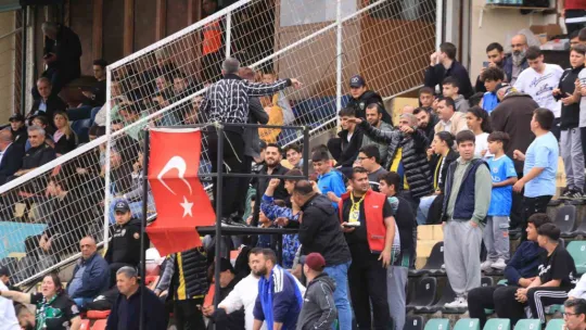 Belediye Derincespor ligde kaldı: 2-1