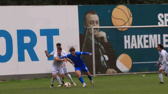 Belediye Derincespor ligde kaldı: 2-1