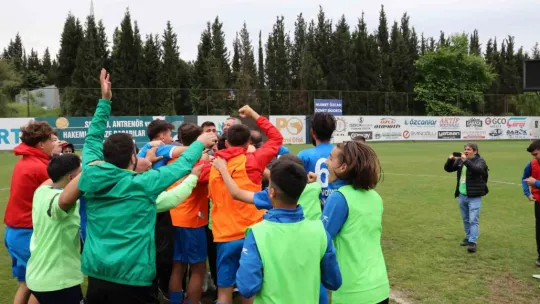 Belediye Derincespor ligde kaldı: 2-1