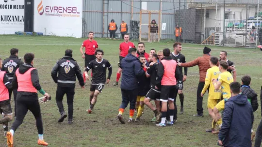 Derince'de maç sonu ortalık karıştı