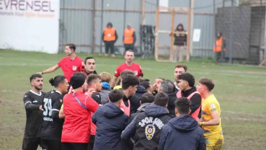 Derince'de maç sonu ortalık karıştı
