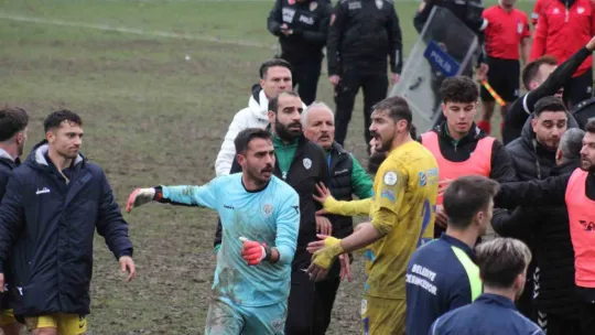 Derince'de maç sonu ortalık karıştı