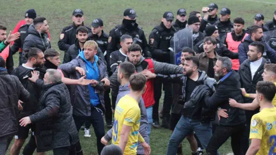 Derince'de maç sonu ortalık karıştı