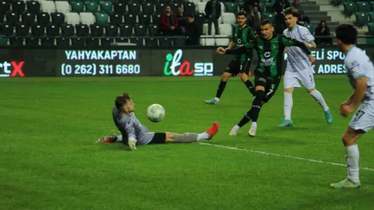 Kocaelispor 1-1 eriyor