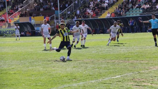 Belediye Derincespor sahasında Ağrı 1970 Spor'u mağlup etti: 3-2