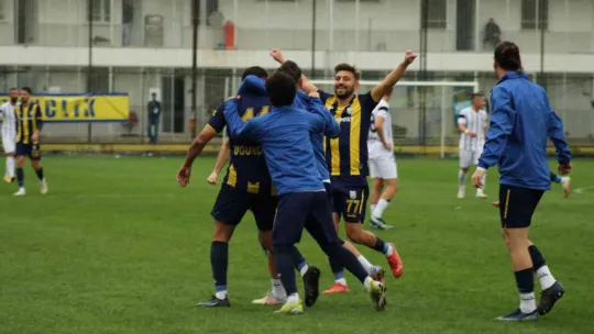 Belediye Derincespor alkışı hak ediyor: 2-1