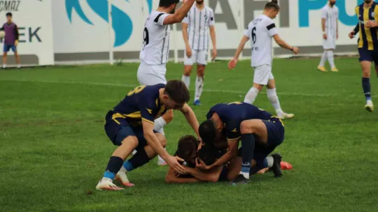 Belediye Derincespor alkışı hak ediyor: 2-1
